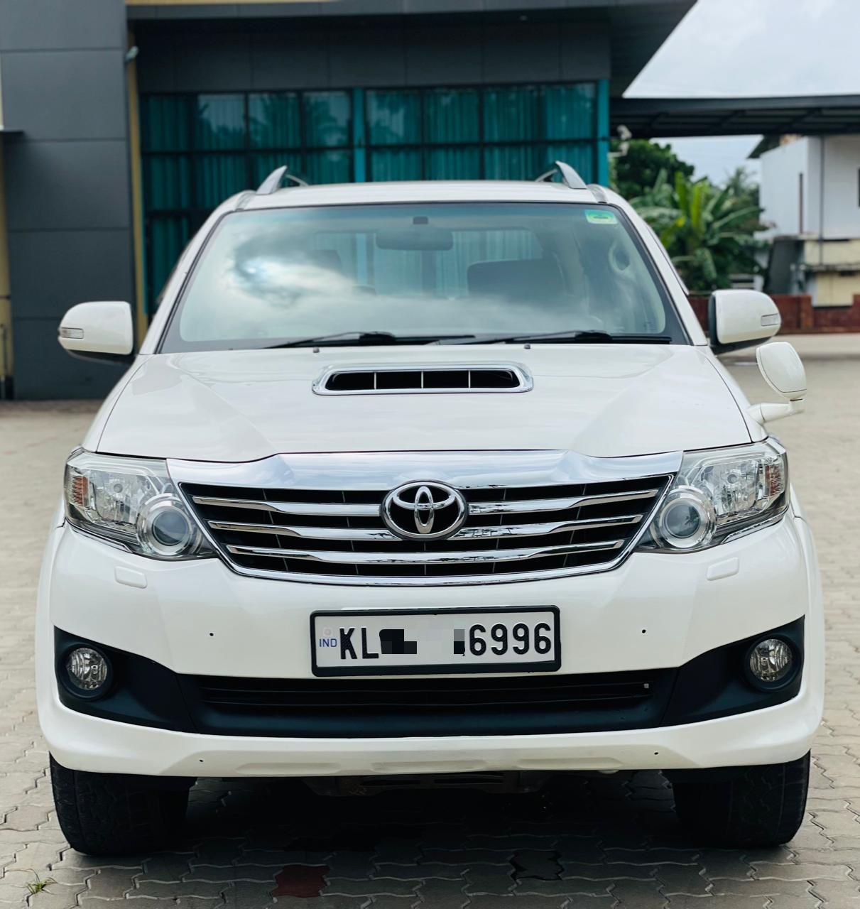 Manus Car World Valluvambram Malappuram Car Showroom Kerala Quality Used and New Cars Dealer